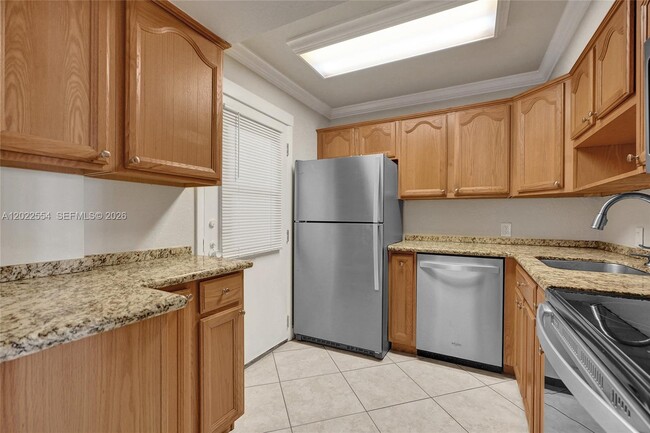 Building Photo - 20400 W Country Club Dr