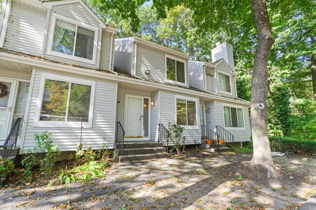 Building Photo - 20 E Pembroke Rd