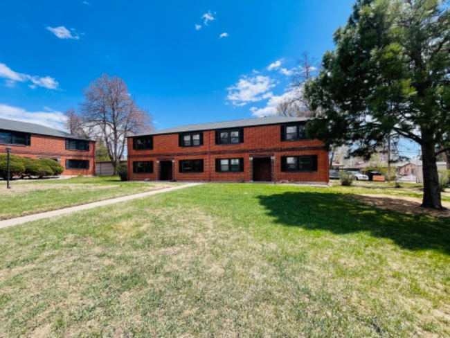 Building Photo - 2443 Paseo Rd