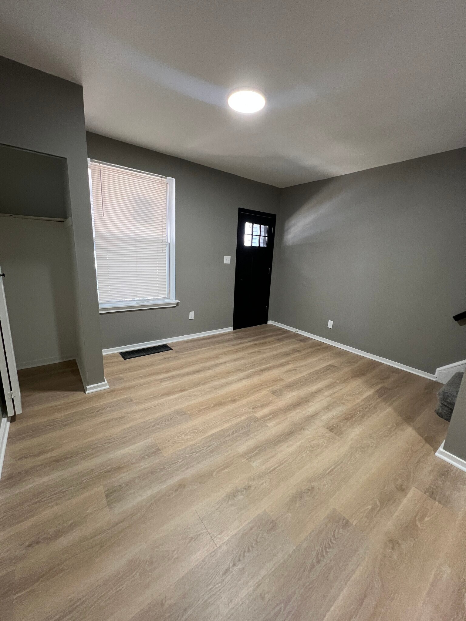 Building Photo - 930 Pennell St