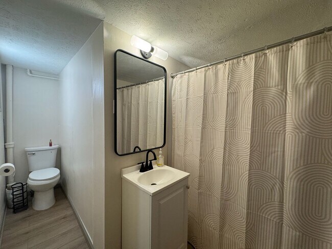 Building Photo - 308 Klotter Ave