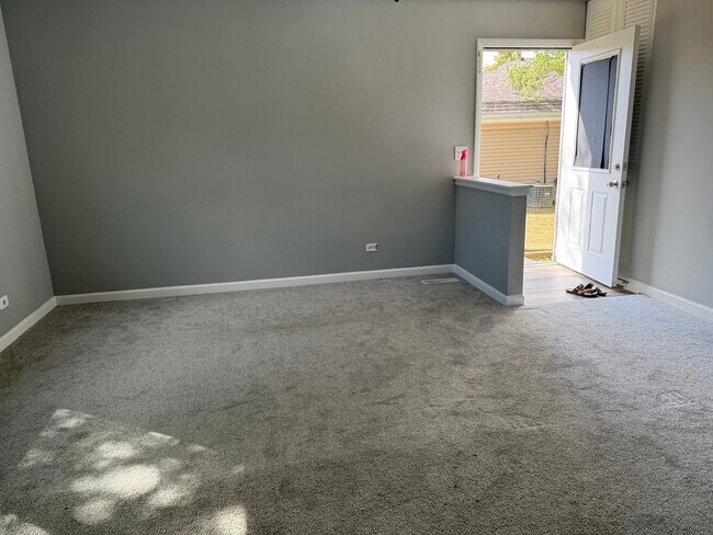 Building Photo - 1742 Amherst Cir