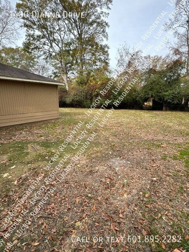 Building Photo - 1430 Dianne Dr