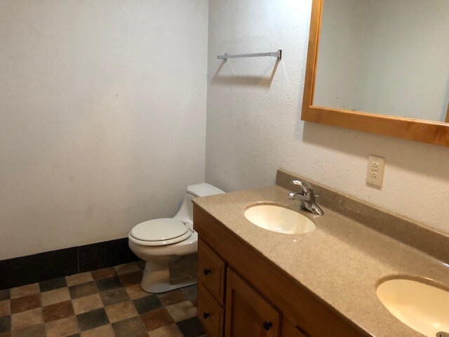 Building Photo - 410 Melrose Ct