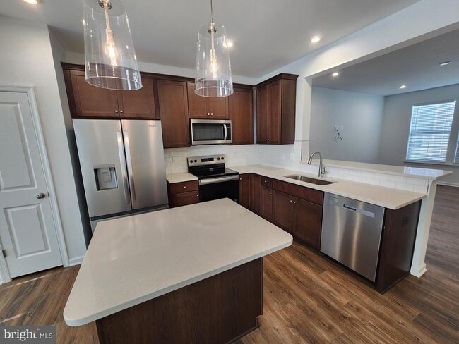 Building Photo - 477 Husky Trl