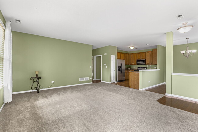 Building Photo - 1607 Millbrook Dr