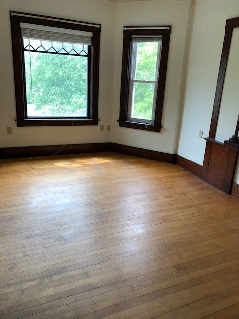 Building Photo - 132 Adams St