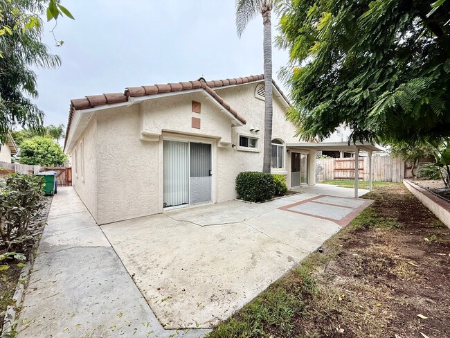 Building Photo - Single Story in Rancho Del Oro!