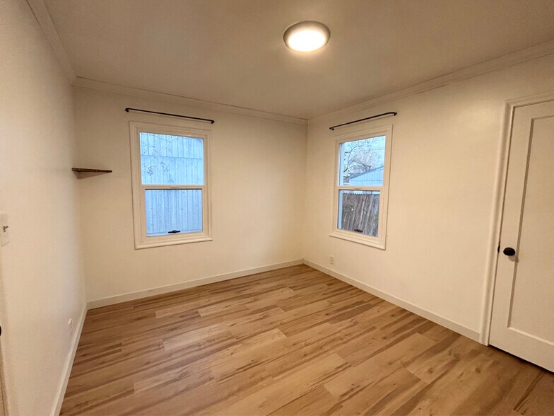 Building Photo - 326 Gregson Ave S