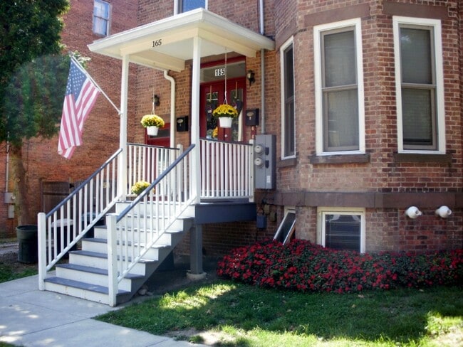 Building Photo - 165 Johnston St