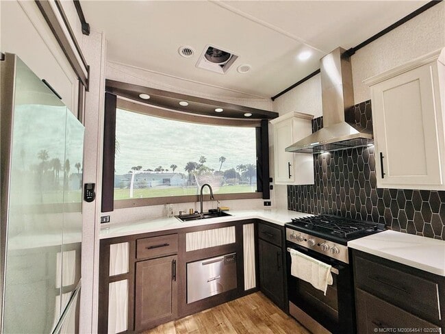 Building Photo - 10725 S Ocean Dr