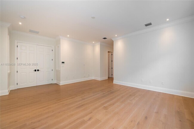 Building Photo - 680 Destacada Ave