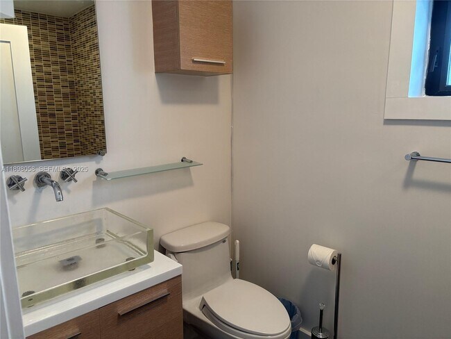 Building Photo - 1410 Polk St