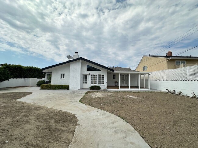 Building Photo - Newly Remodeled | 4 Bedrooms (2 Masters) |...