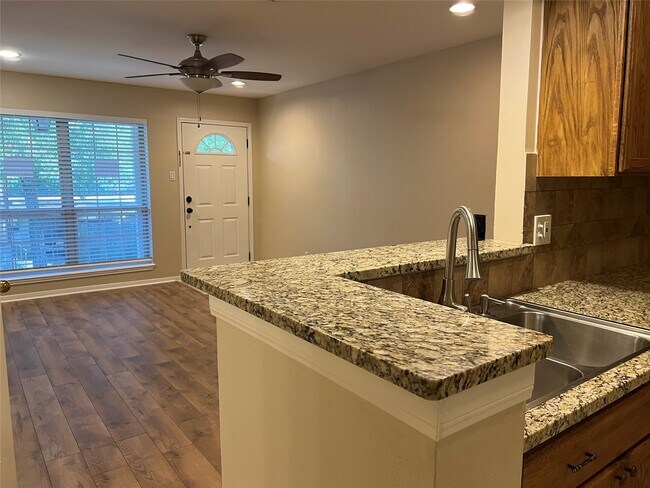 Building Photo - 837 Wax Myrtle Ln