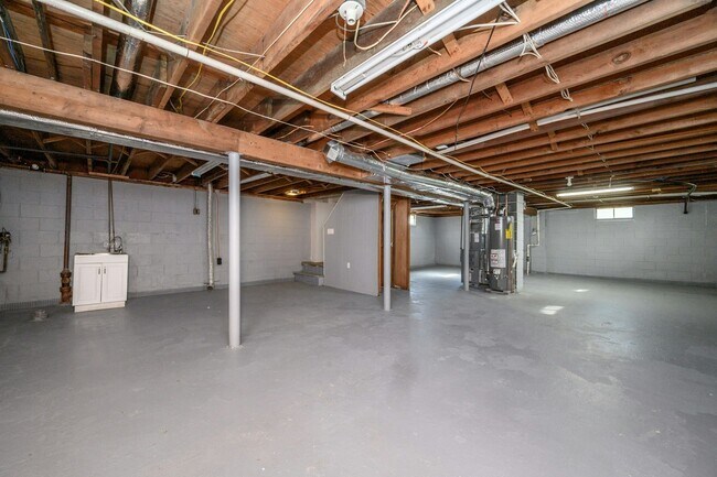 Building Photo - 6 Madison St