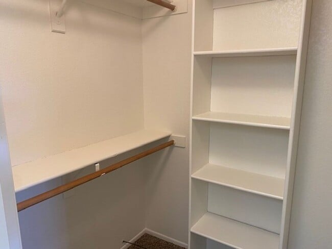 Building Photo - Waterfront 2BR 2B Condo Lower Level, gated with tennis,pool,spa,PRIVATE BEACH/DOCK