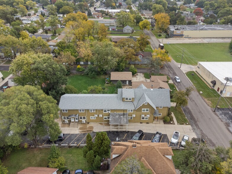 Building Photo - 304 Hankes Ave