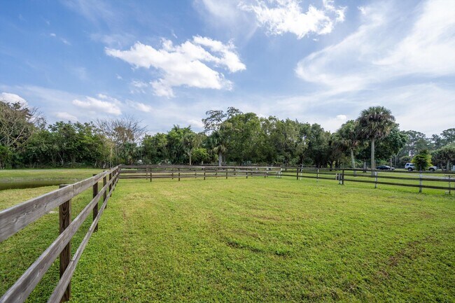 Building Photo - 13717 E Citrus Dr