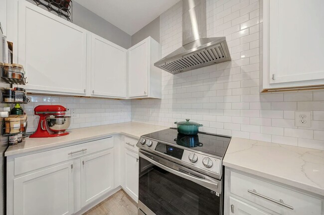 Building Photo - 233 Sand Oak Blvd