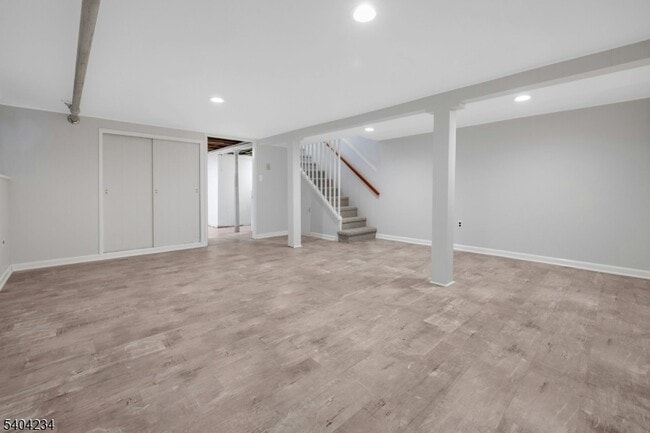 Building Photo - 5 Gates Ave