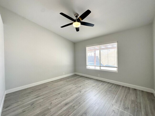 Building Photo - AVAILABLE NOW !! STUNNING 4 Bedroom 2 Bathroom POOL home in La Quinta