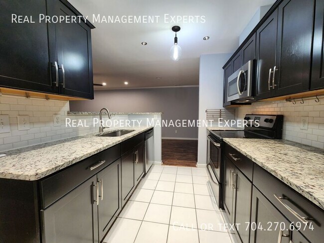 Building Photo - 3707 Colony Crossing Dr