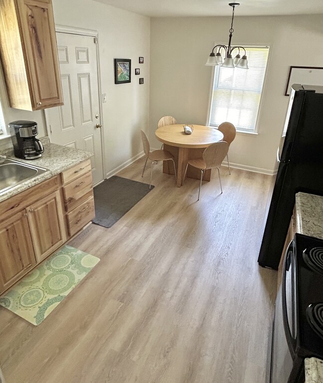 Kitchen and door to back yard - 4589 Ayers Rd