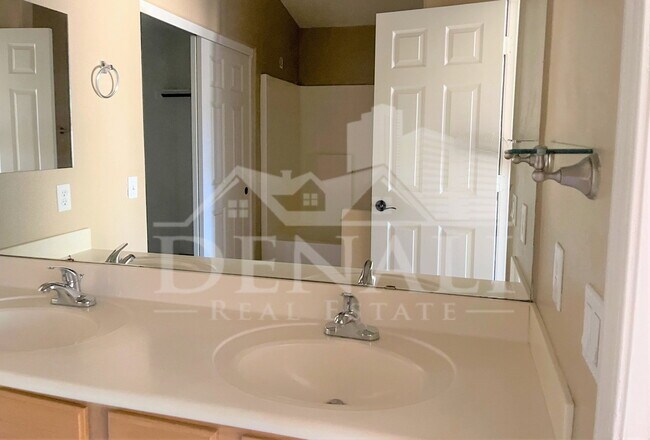 Building Photo - 8736 E Nido Cir