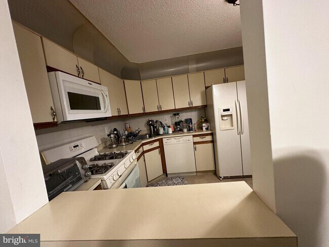 Building Photo - 12 Chambord Ct