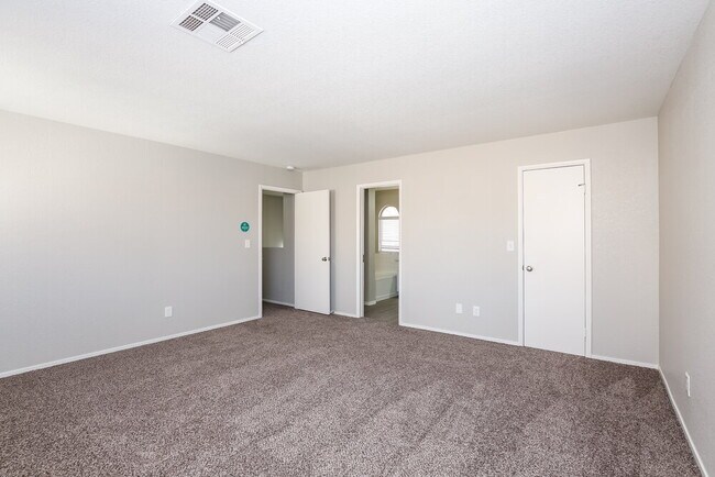 Building Photo - 6349 Rose Tree Ln