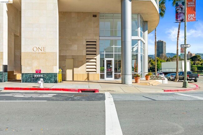 Building Photo - 1 Lakeside Dr