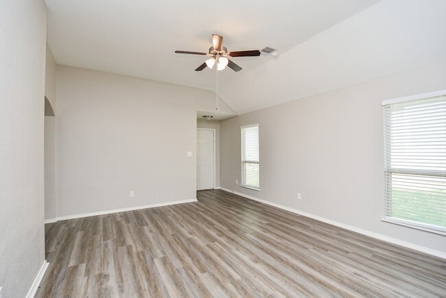 Building Photo - 946 Oak Falls Dr