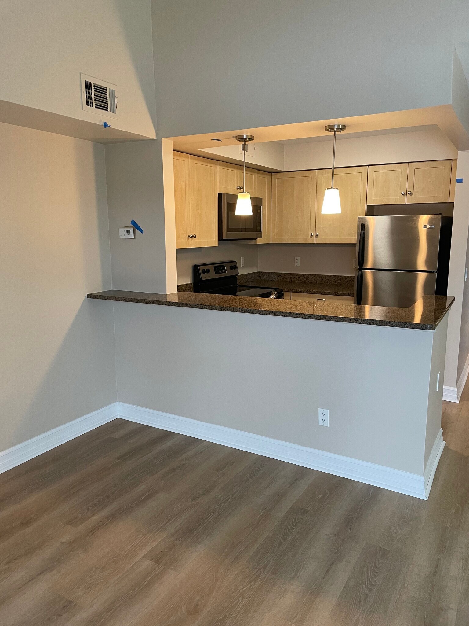 Building Photo - 2872 Davison Ave