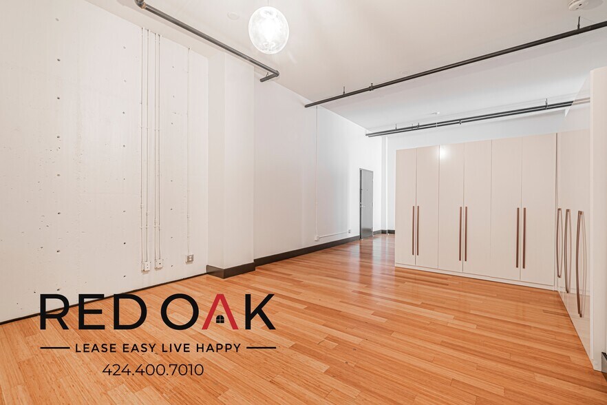 Building Photo - 620 Main St