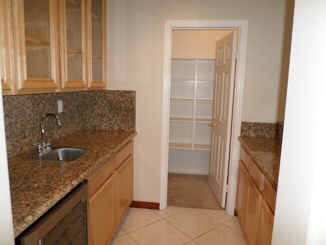 Building Photo - Gorgeous 4 bedroom 2.5 bath Temecula Home ...