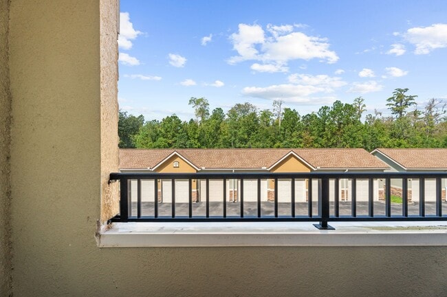 Building Photo - Gated Community!