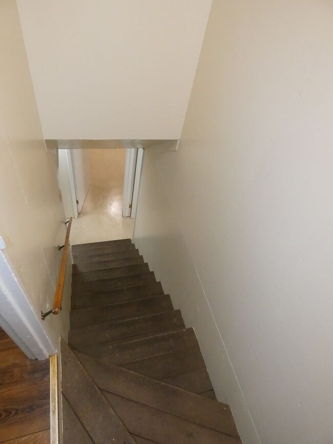 Building Photo - 822 E Seventh - Central Charmer