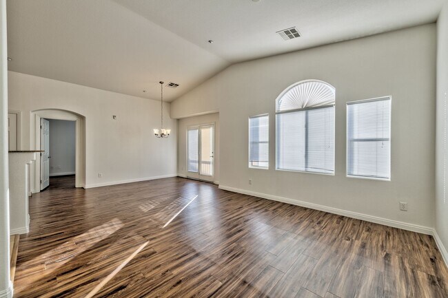 Building Photo - 10096 Sunset Palisades Way