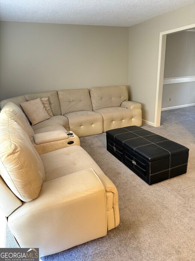 Building Photo - 4678 N Springs Ln