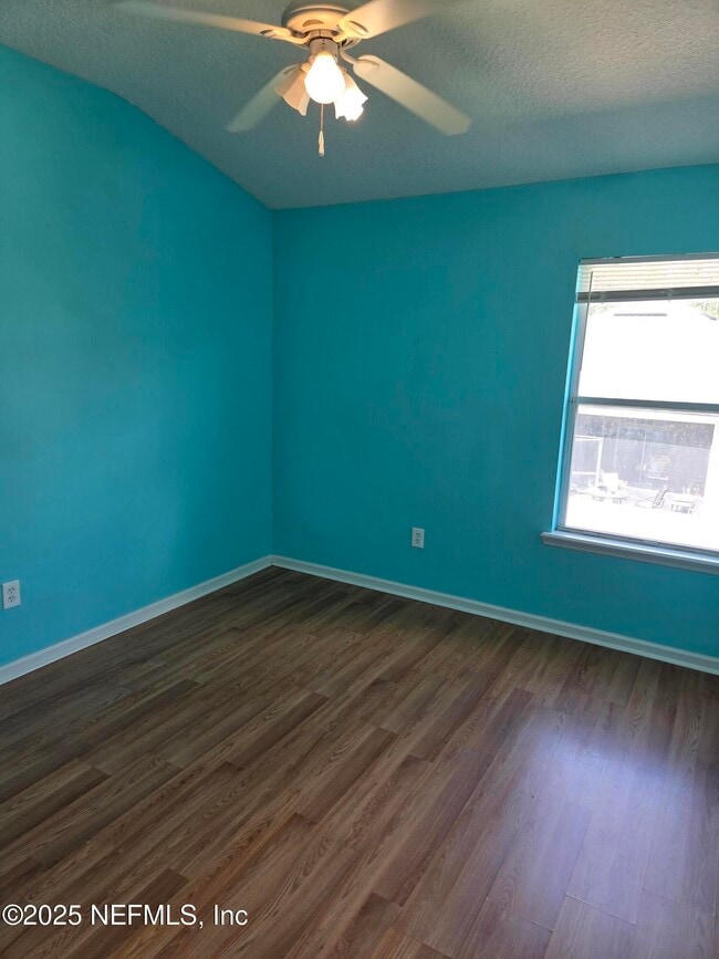 Building Photo - 1042 Drakefeather Dr
