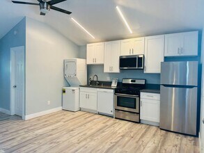 Building Photo - !!!!!Beautiful, Cozy Renovate Studio Apartment!!!!!