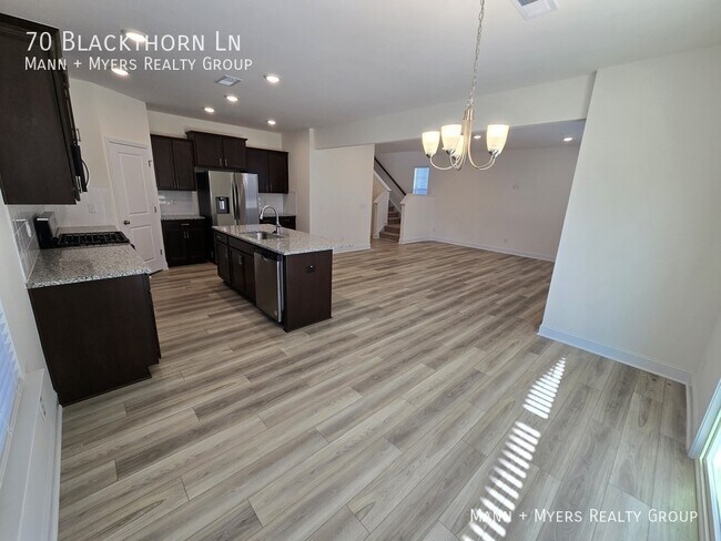 Building Photo - 70 Blackthorn Ln