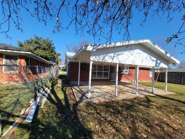 Building Photo - 3 Bedroom 1 Bath Home