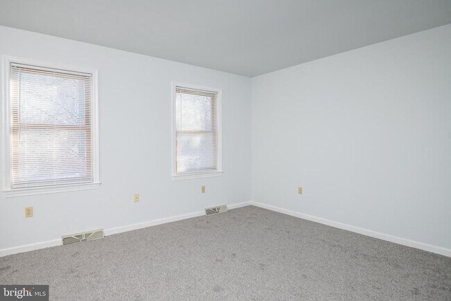 Building Photo - 1957 Lincoln Ave