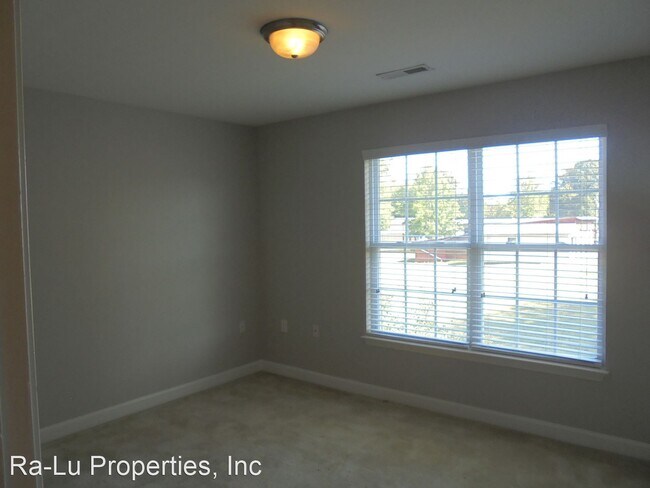 Building Photo - 2 br, 2.5 bath House - 110 Humberside Dr.