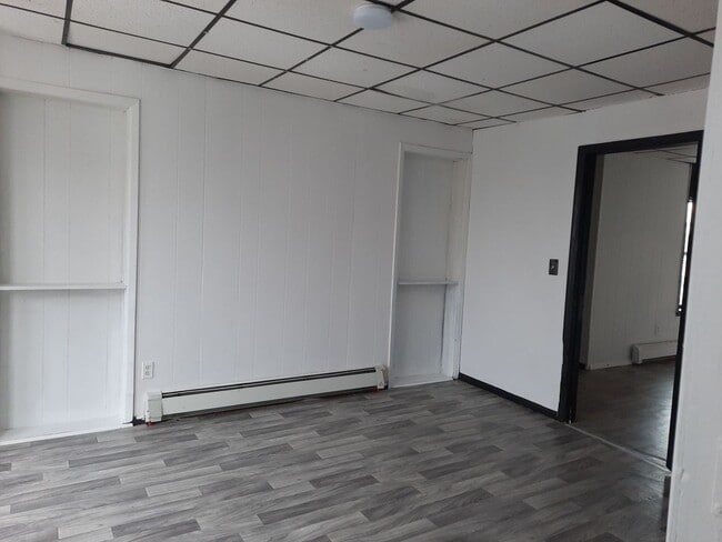 Building Photo - 32 Douw St