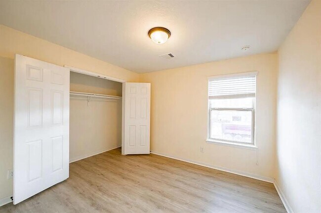 Building Photo - 1842 Commons Hill Ln