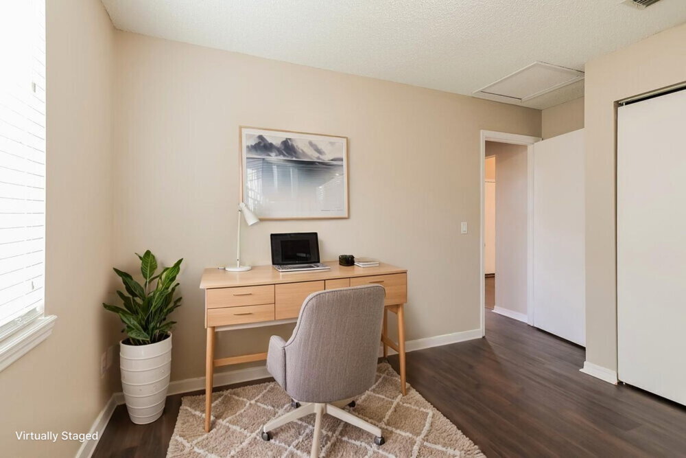 Building Photo - 1863 Sherwood Dr