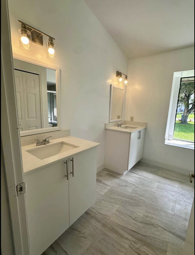 Building Photo - 1275 McDermott Ln